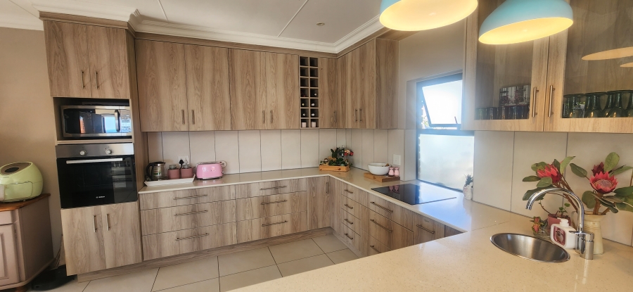 6 Bedroom Property for Sale in Dana Bay Western Cape